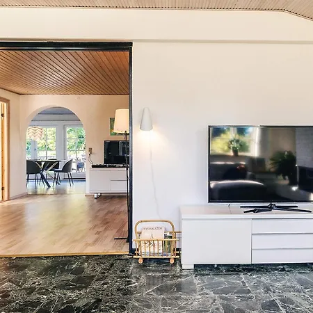 4 Star In Vaeggerlose * Bøtø By